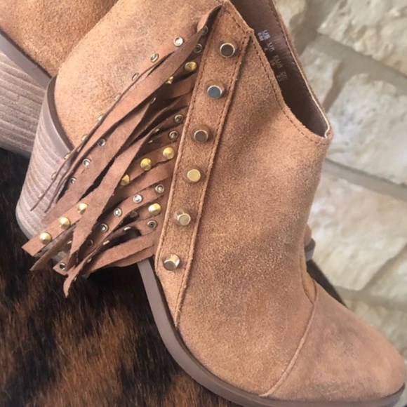 Fergie Shoes - Fergie Sz 6 suede fringed ankle boot